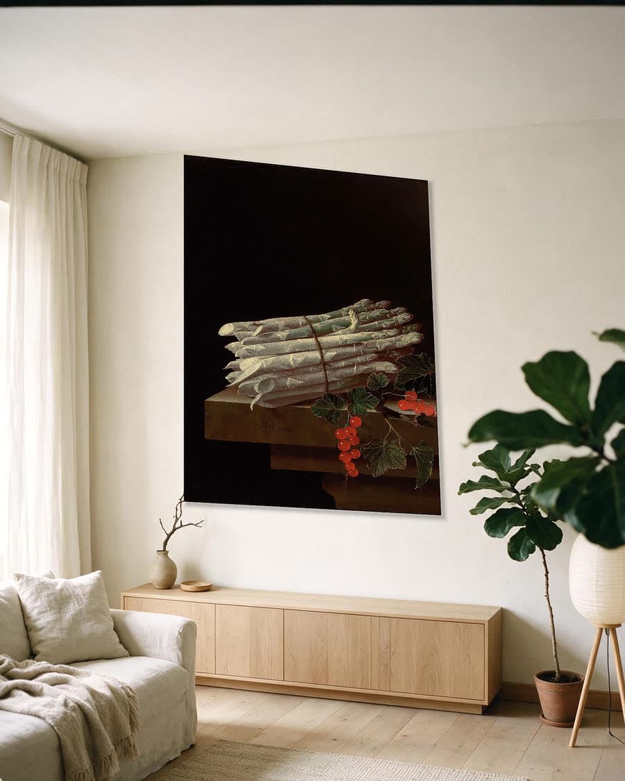 Asperges en rode aalbessen op een sokkel in een aluminium frame aan dezelfde muur