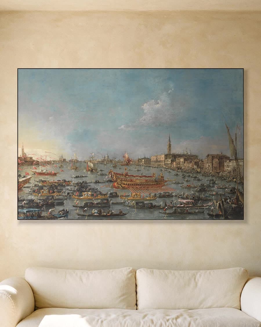Feestelijke processie in Venetië in een aluminium frame aan dezelfde muur