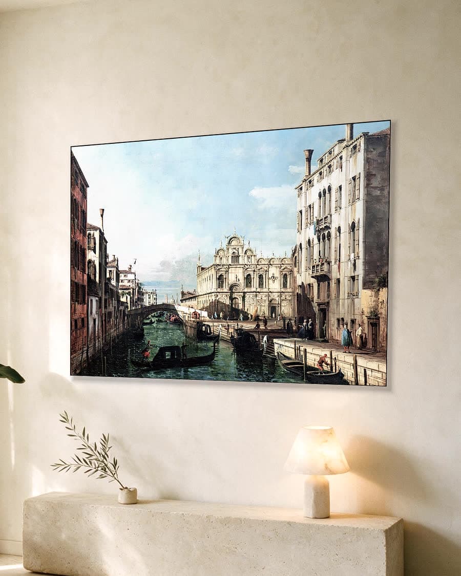 Gondels in Venetië in een aluminium frame aan dezelfde muur