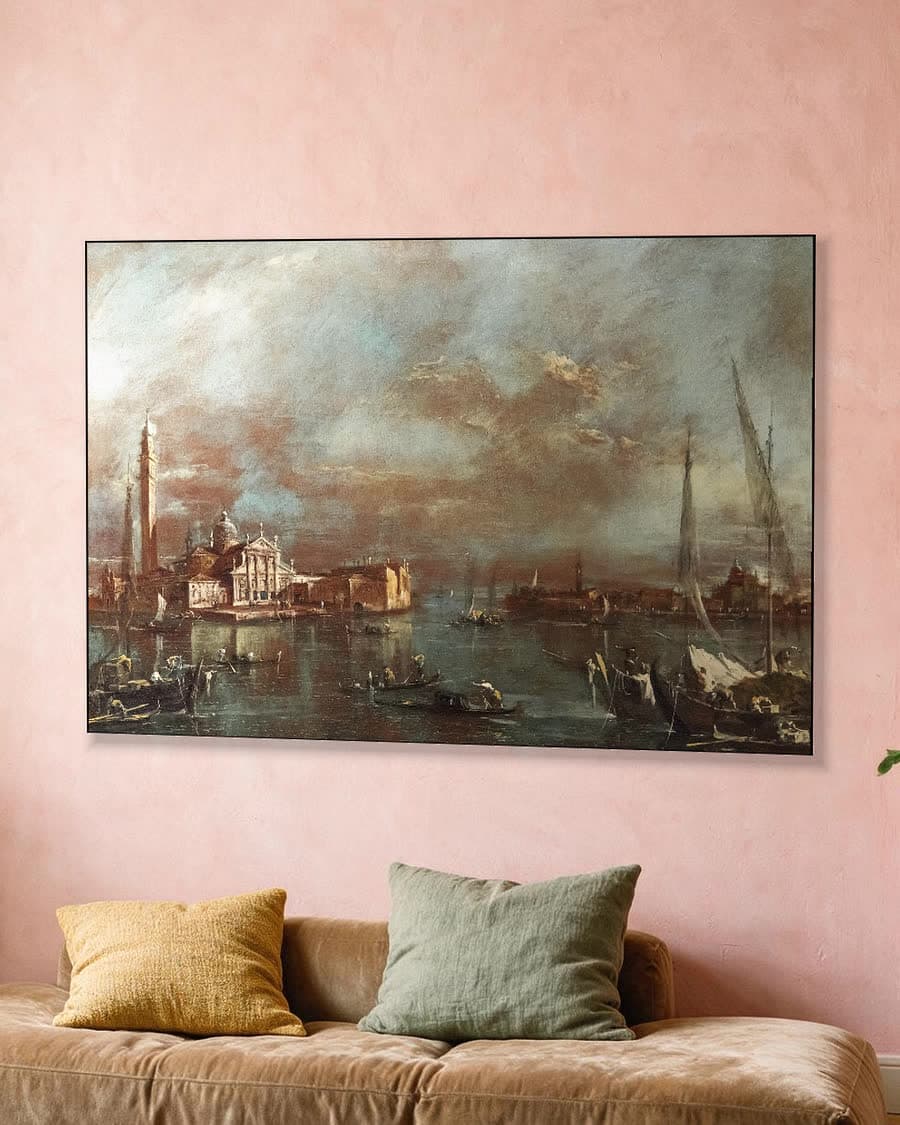 Venetiaanse haven in de schemering in een aluminium frame aan dezelfde muur