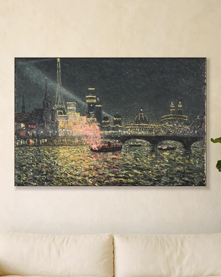 Verlichte stad aan de rivier in een aluminium frame aan dezelfde muur
