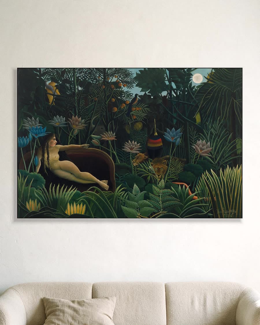De Droom in het Oerwoud in een aluminium frame aan dezelfde muur