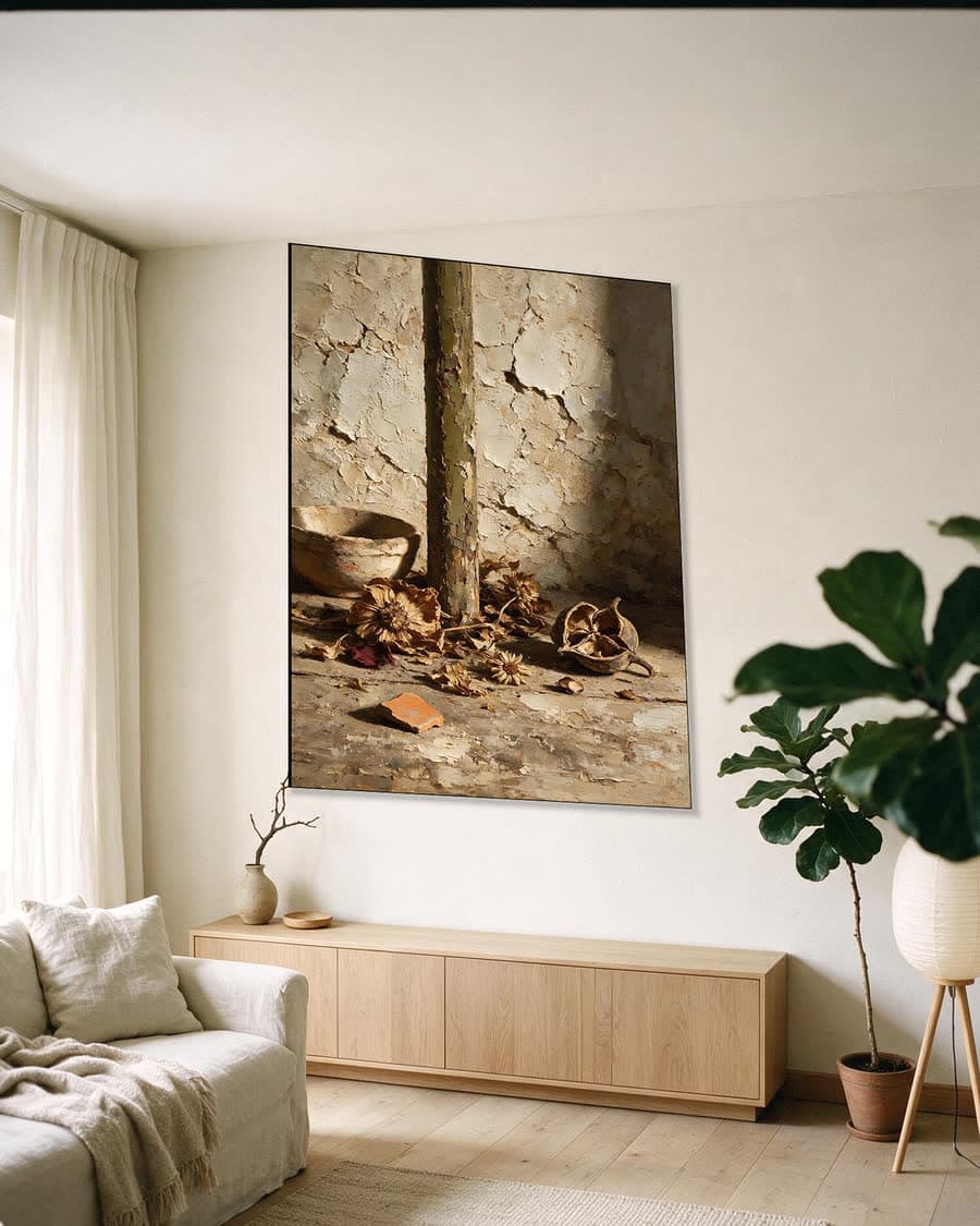 Verweerde deurpost in een aluminium frame aan dezelfde muur