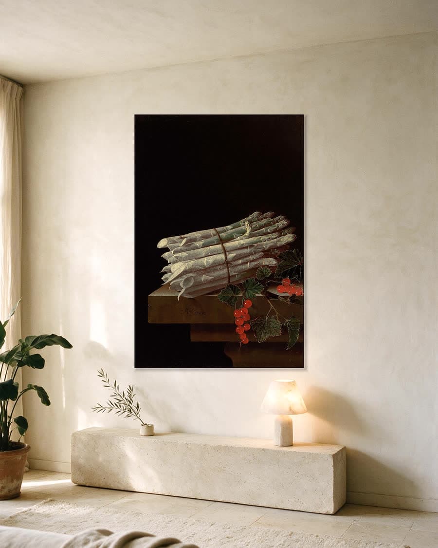 Asperges en rode aalbessen op een sokkel in een aluminium frame aan dezelfde muur
