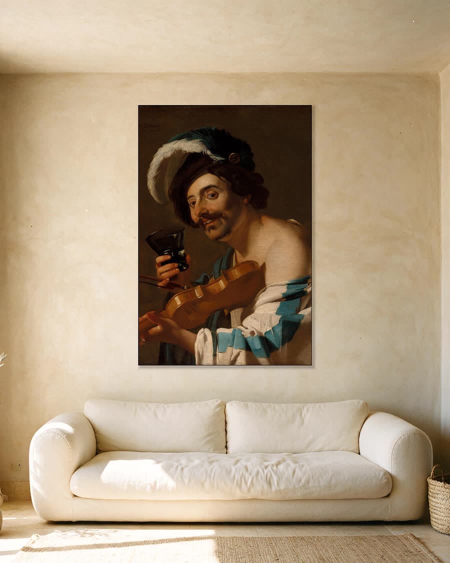 Vioolspeler met een wijnglas in een aluminium frame aan dezelfde muur