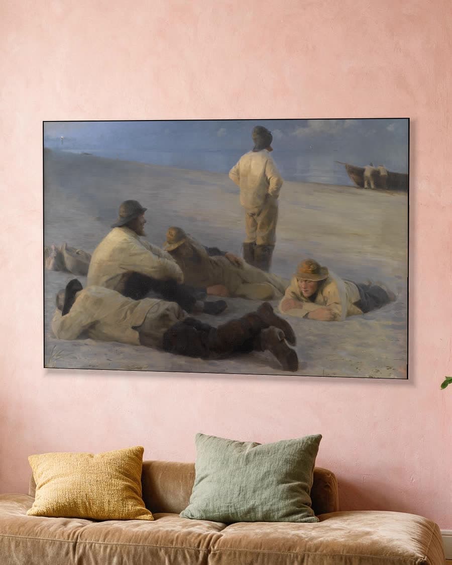 Vissers op het strand van Skagen in een aluminium frame aan dezelfde muur