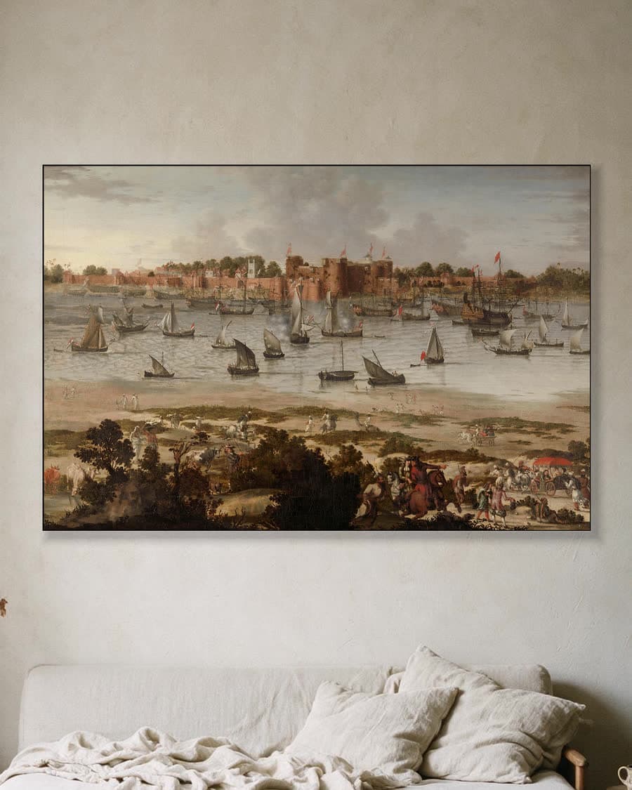 Gezicht op de haven van Surat, Gujarat in een aluminium frame aan dezelfde muur