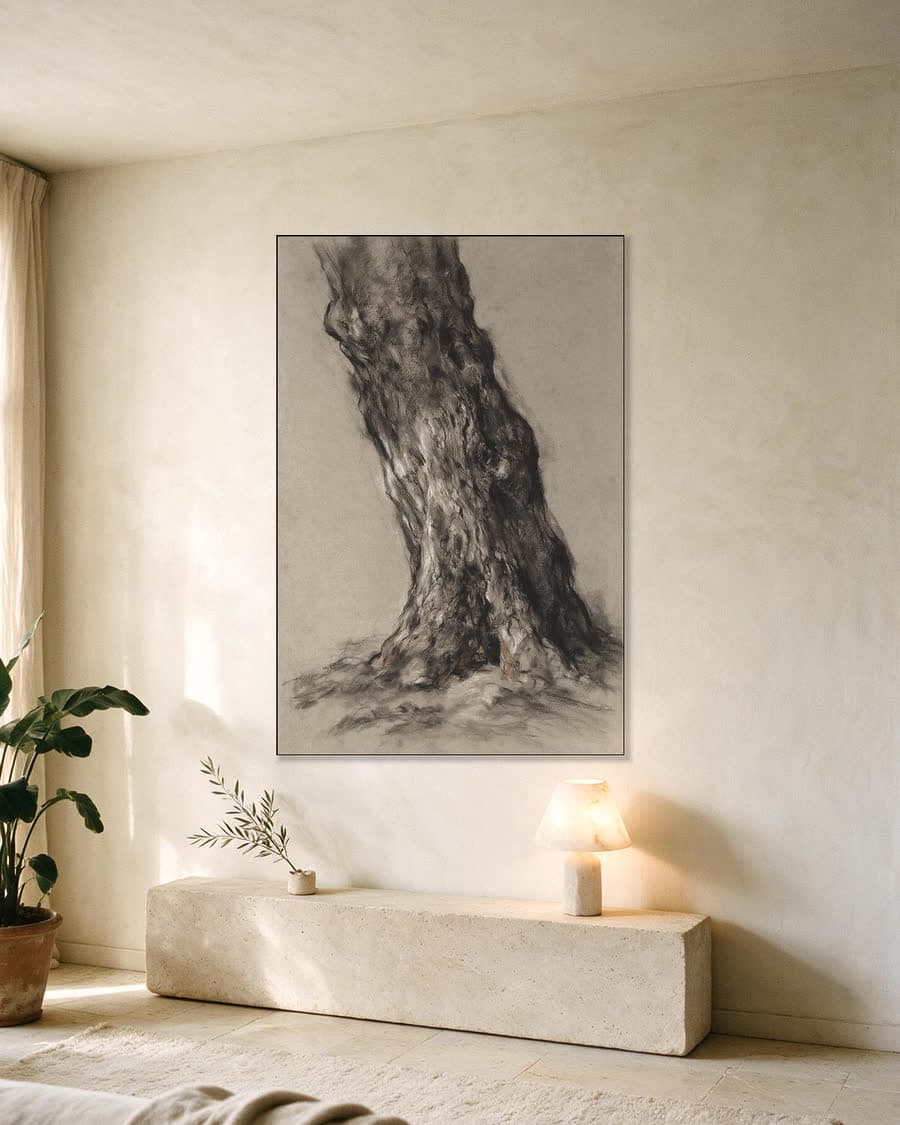 Boomstam in een aluminium frame aan dezelfde muur