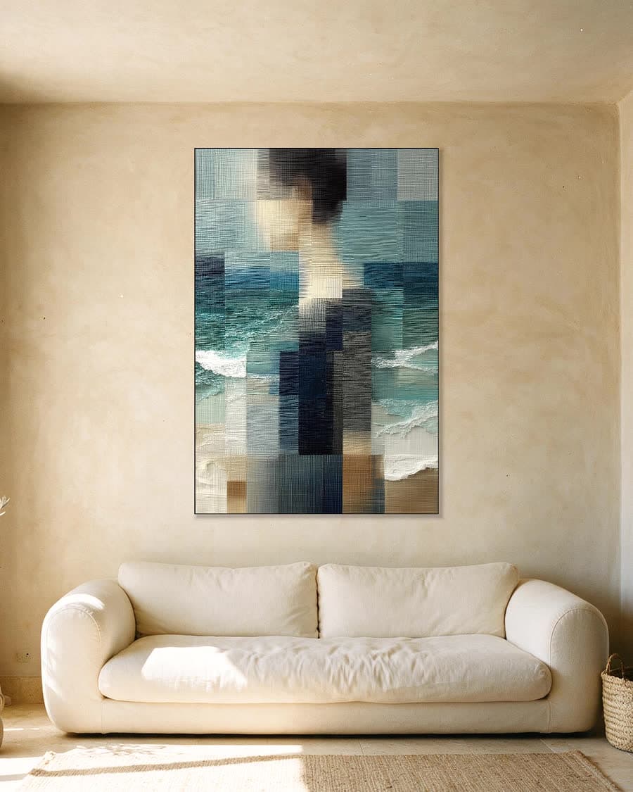 Vrouw aan zee, in blokken in een aluminium frame aan dezelfde muur
