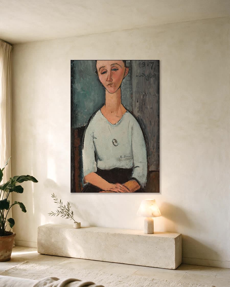 Tsjakoska in een aluminium frame aan dezelfde muur