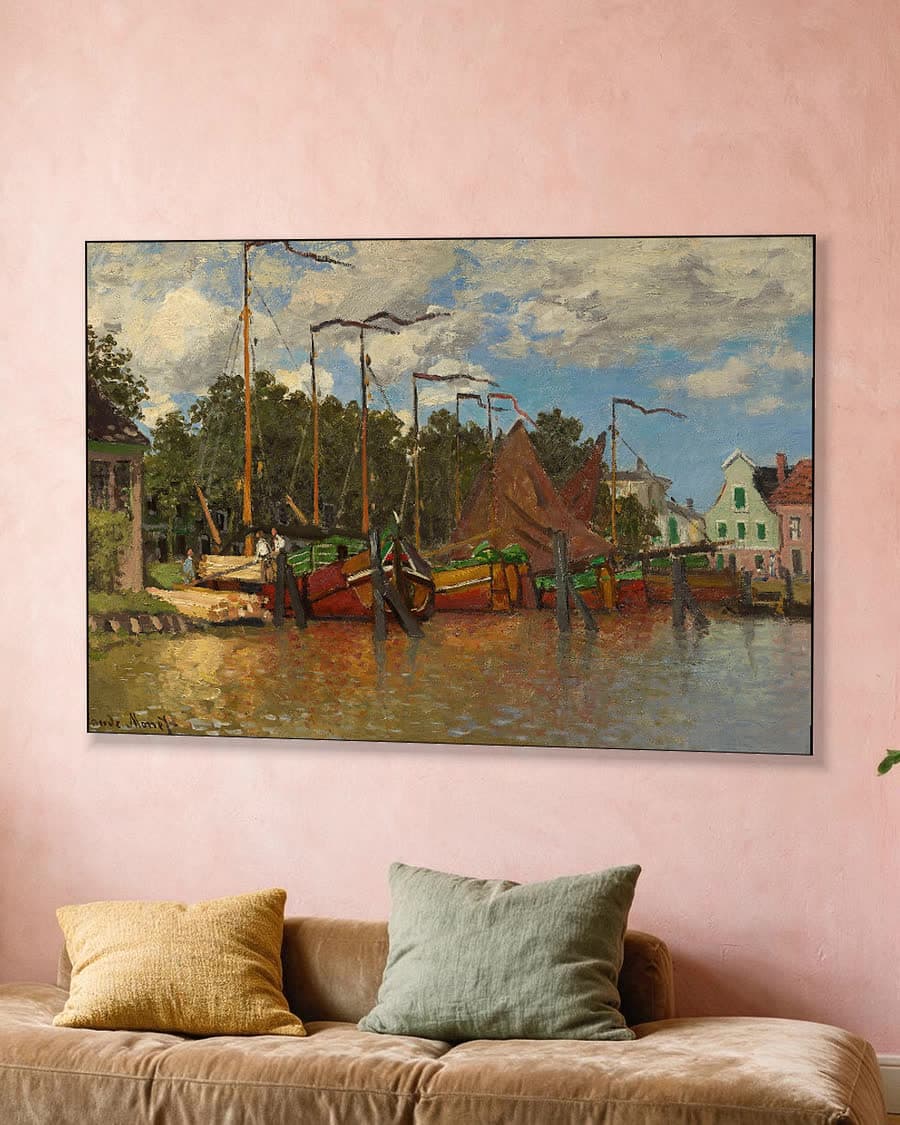 Boten bij Zaandam in een aluminium frame aan dezelfde muur