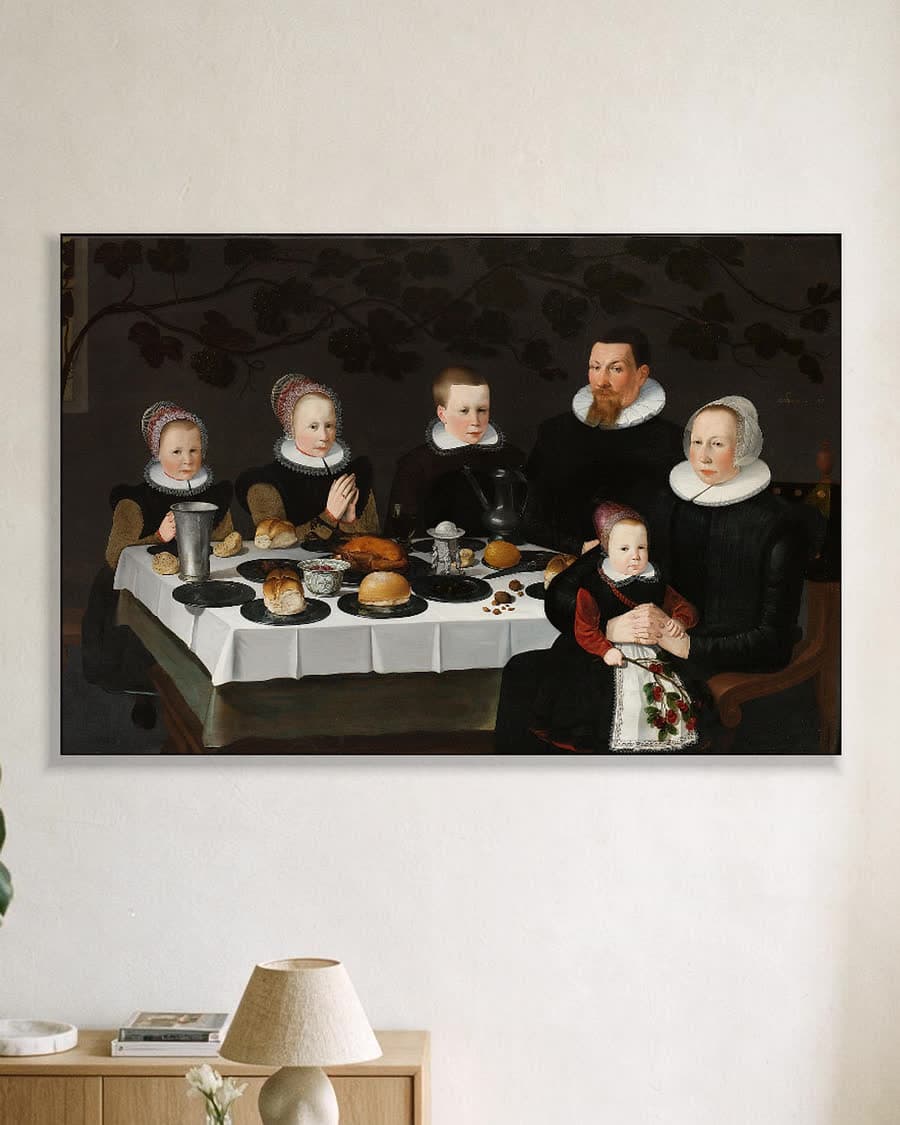 Welvarende calvinistische familie in een aluminium frame aan dezelfde muur