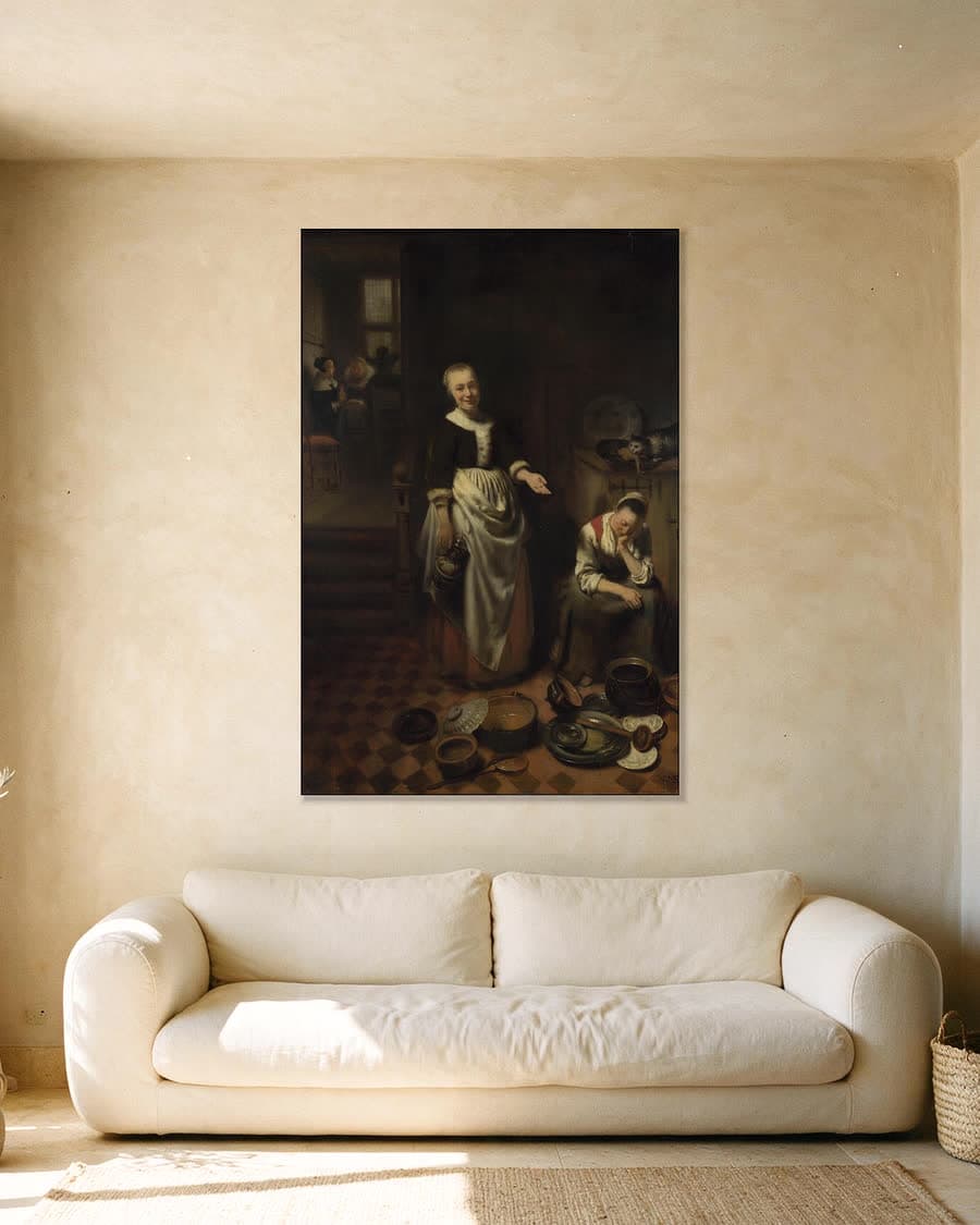 De luie dienstmeid in een aluminium frame aan dezelfde muur