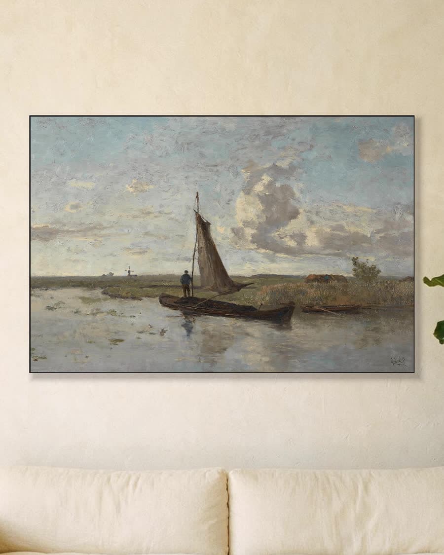 De turfschuit in een aluminium frame aan dezelfde muur