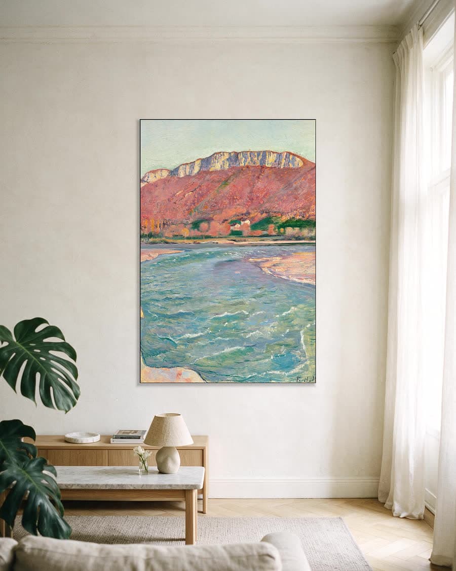 Berglandschap aan de rivier in een aluminium frame aan dezelfde muur