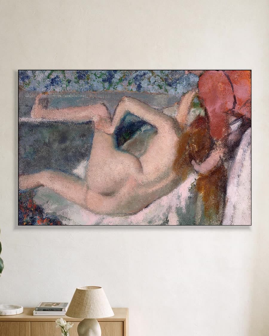 Na het bad in een aluminium frame aan dezelfde muur