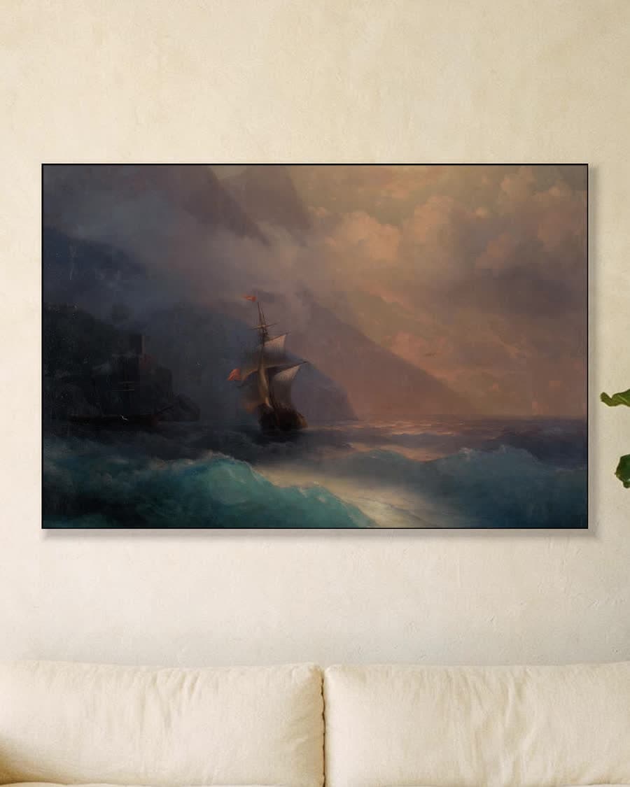 Zeegezicht in een aluminium frame aan dezelfde muur