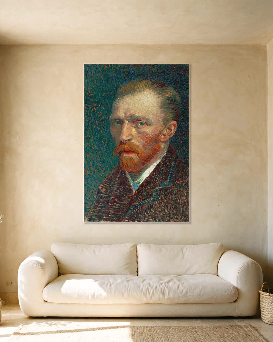 Zelfportret in een aluminium frame aan dezelfde muur