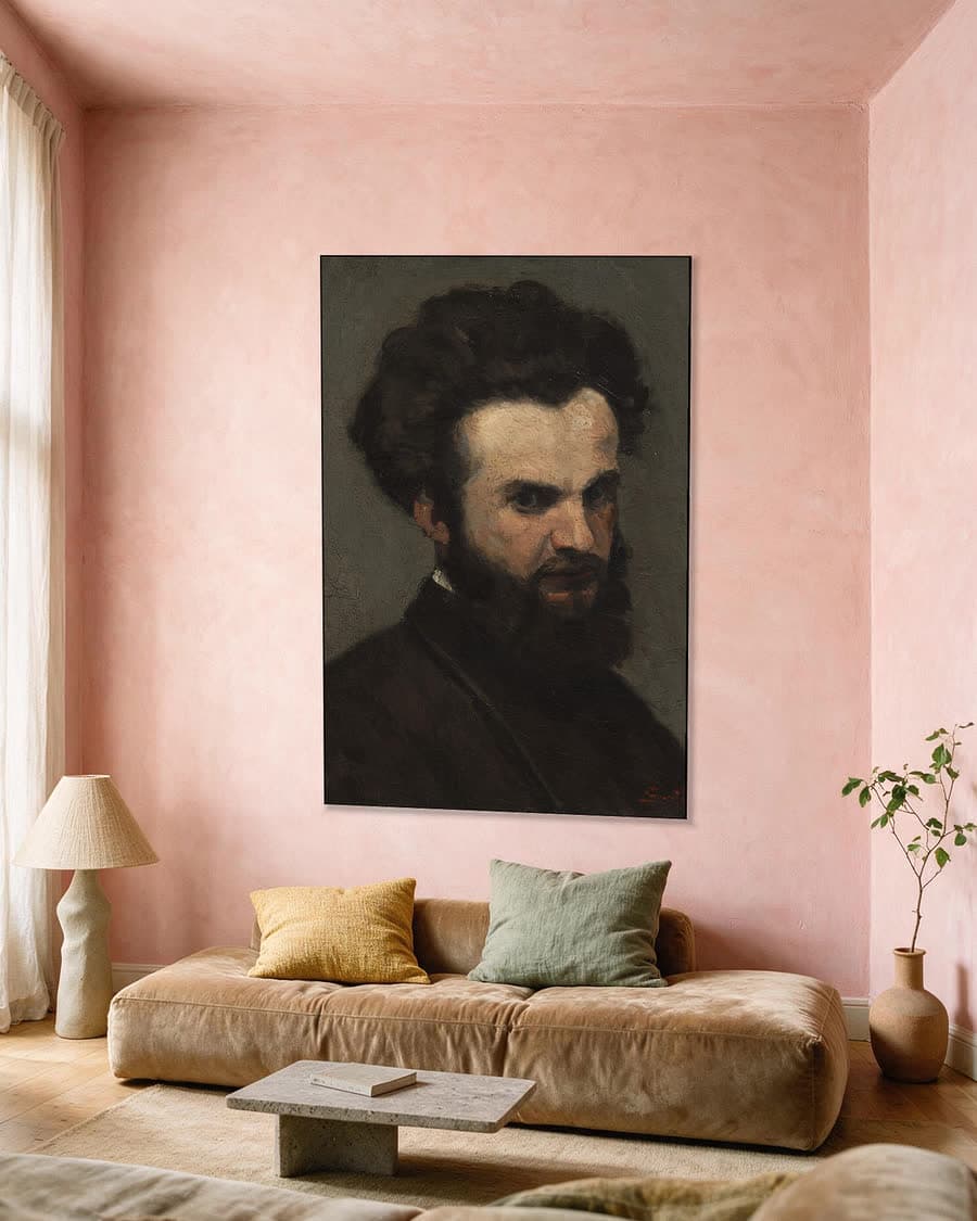 Zelfportret in een aluminium frame aan dezelfde muur