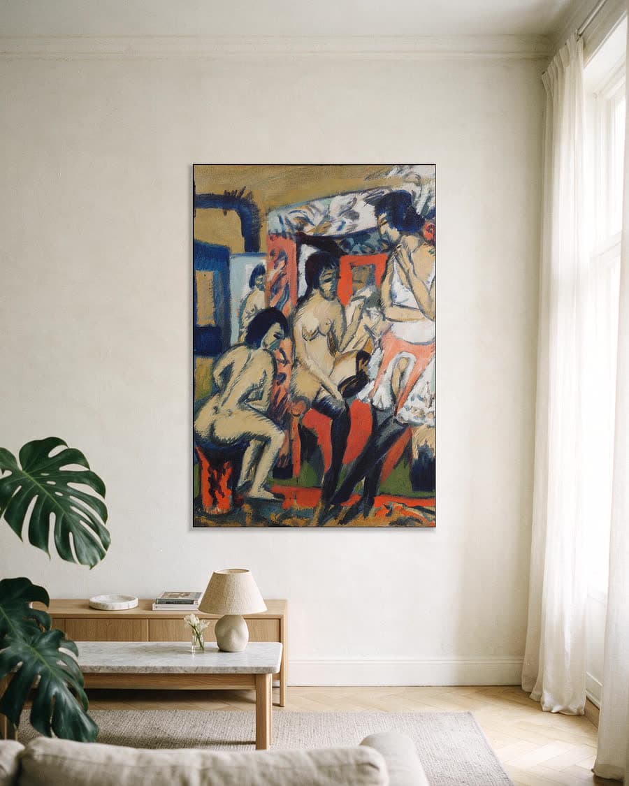 Naakt in het atelier in een aluminium frame aan dezelfde muur