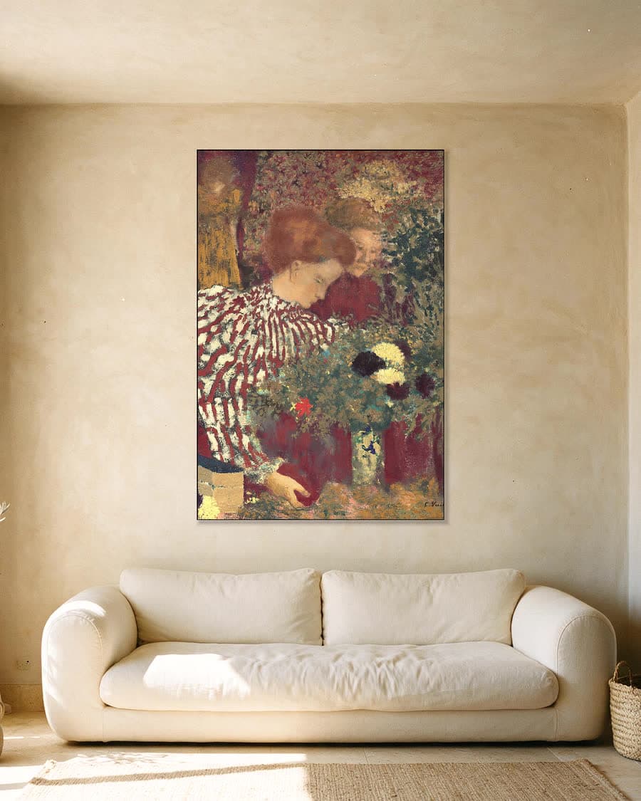 De gestreepte blouse in een aluminium frame aan dezelfde muur