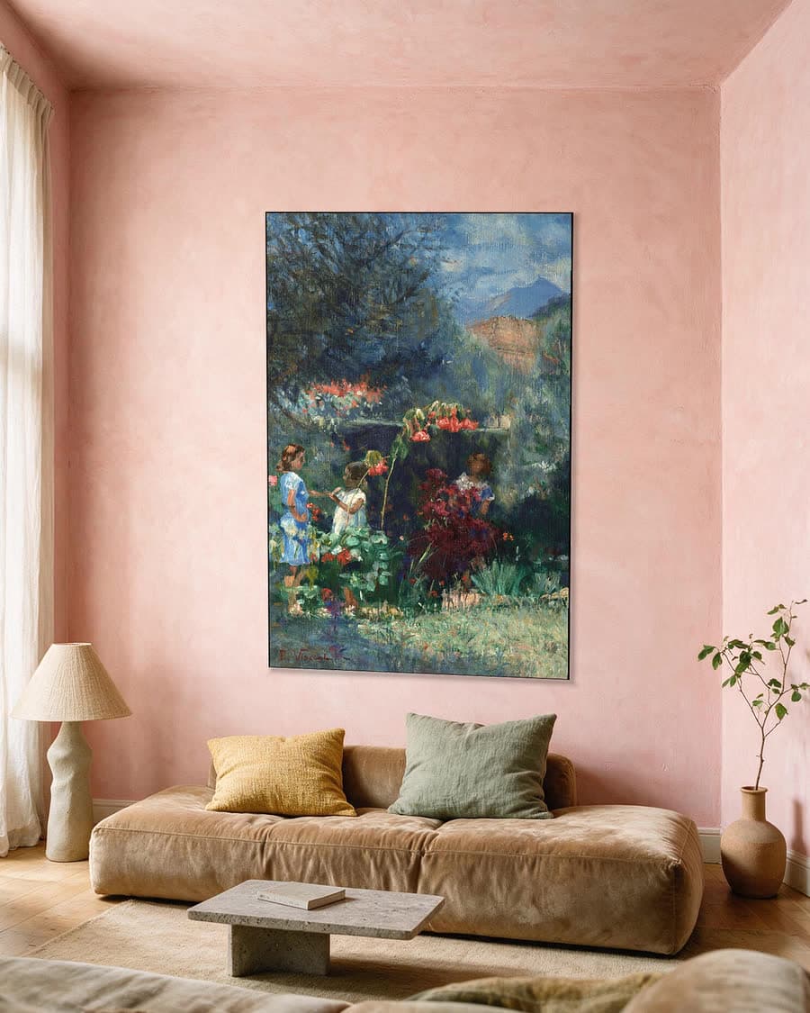 Drie meisjes in de tuin in een aluminium frame aan dezelfde muur