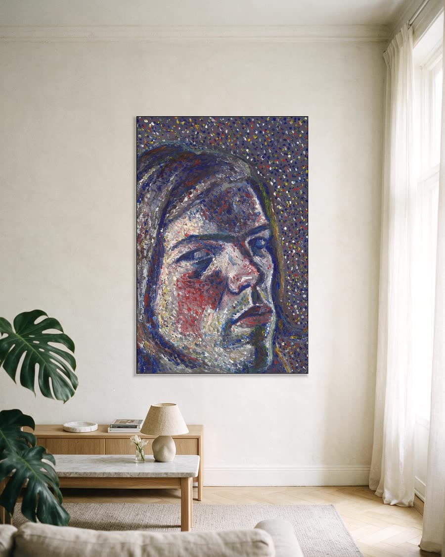 Zelfportret nr. 16 in een aluminium frame aan dezelfde muur
