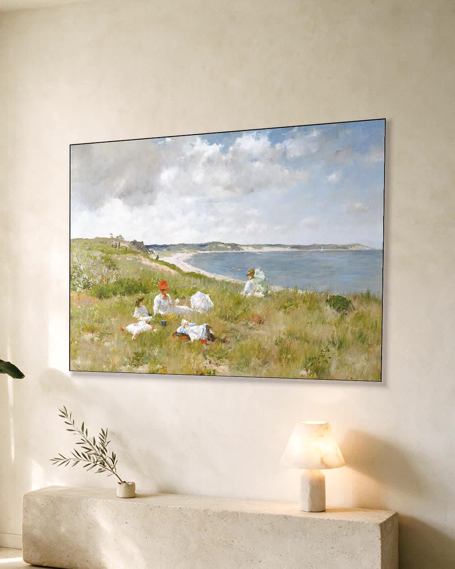 Ledige uren in een aluminium frame aan dezelfde muur