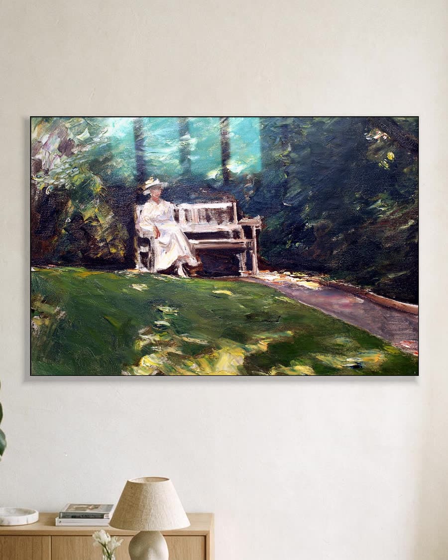 De tuinbank in een aluminium frame aan dezelfde muur