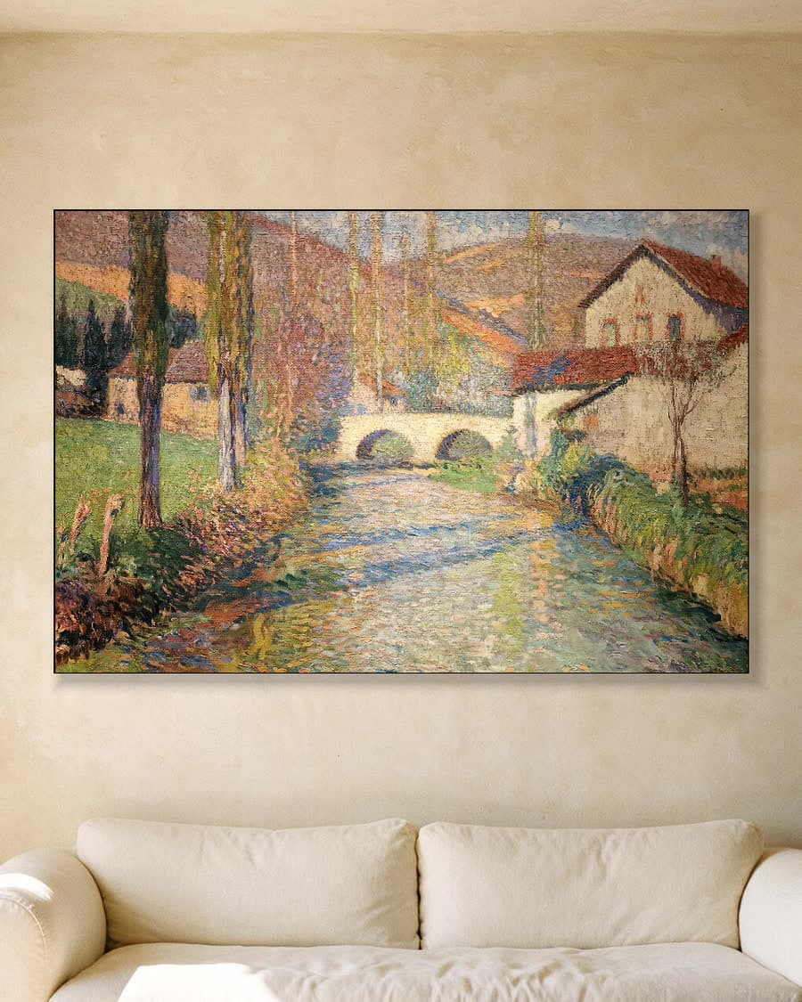 Zonnige rivier met brug in een aluminium frame aan dezelfde muur