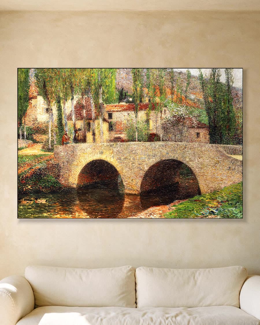 Dorpsgezicht met stenen brug in een aluminium frame aan dezelfde muur