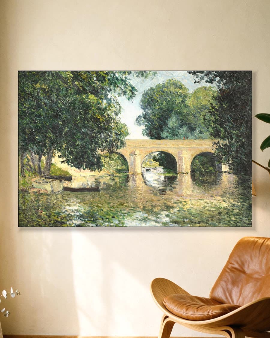 Brug over de rivier in een aluminium frame aan dezelfde muur