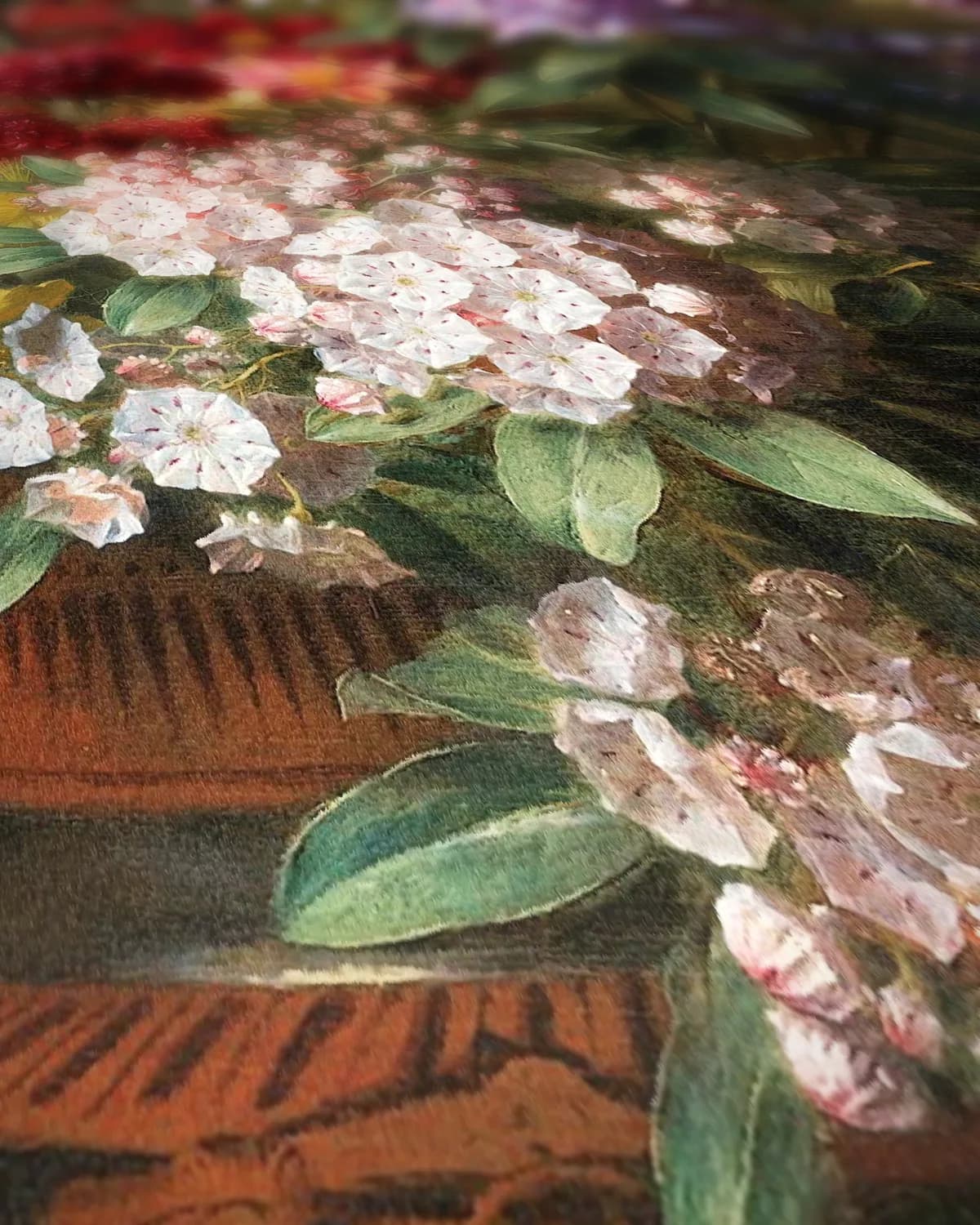 Stilleven in een Griekse vaas op geweven fluweel, uitsnede 2 van 3