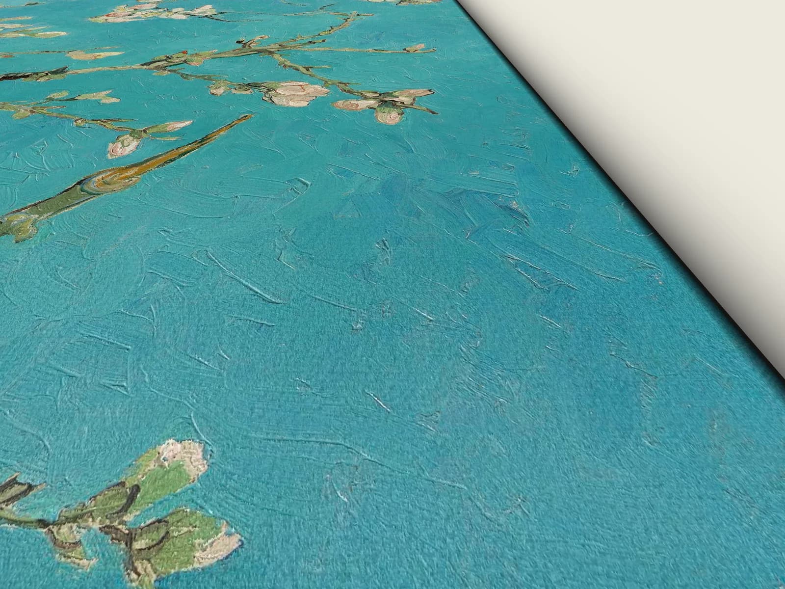 Amandelbloesem van Vincent van Gogh op geweven fluweel, schuin van dichtbij gezien