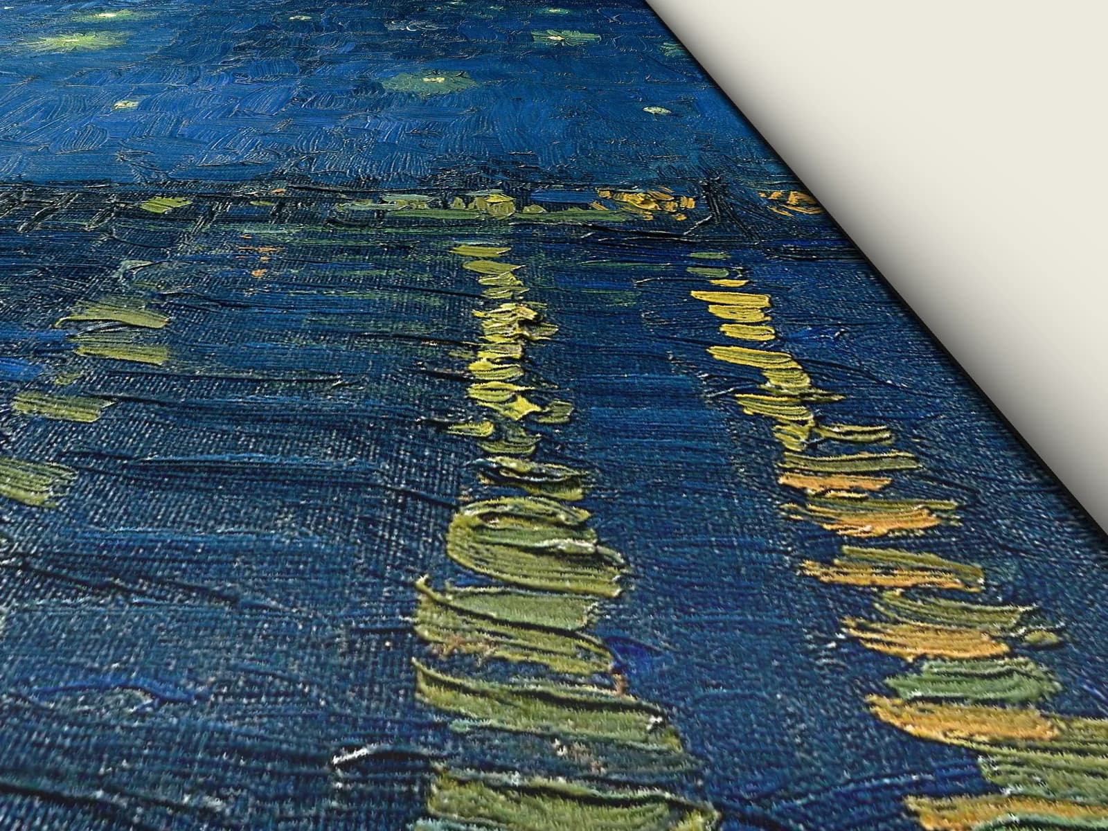 Sterrennacht boven de Rhône van Vincent van Gogh op geweven fluweel, schuin van dichtbij gezien