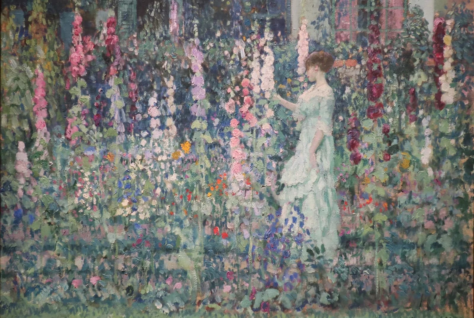 Hollyhocks (ca. 1912) – Frederick Carl Frieseke