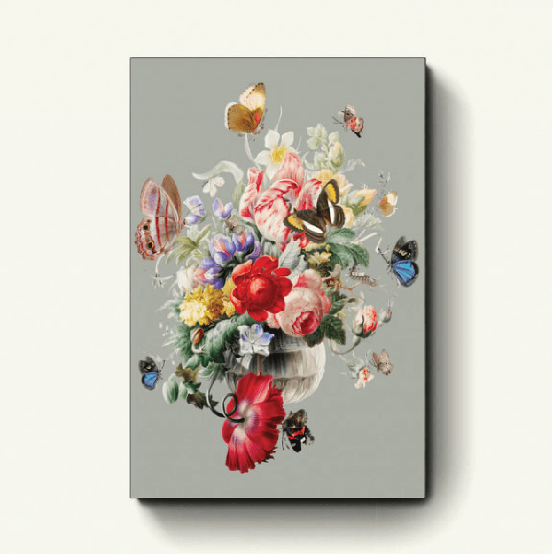 Stilleven met bloemen en vlinders