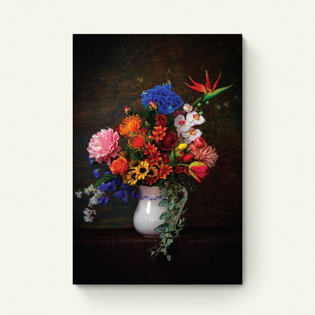 vaas met kleurrijke bloemen