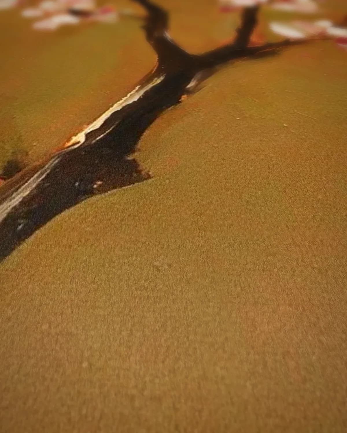 Amandeltak tegen klei op geweven fluweel, uitsnede 1 van 3