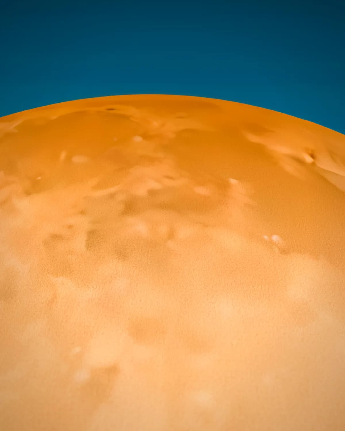 Astronaut en de Gouden Maan op geweven fluweel, uitsnede 3 van 3