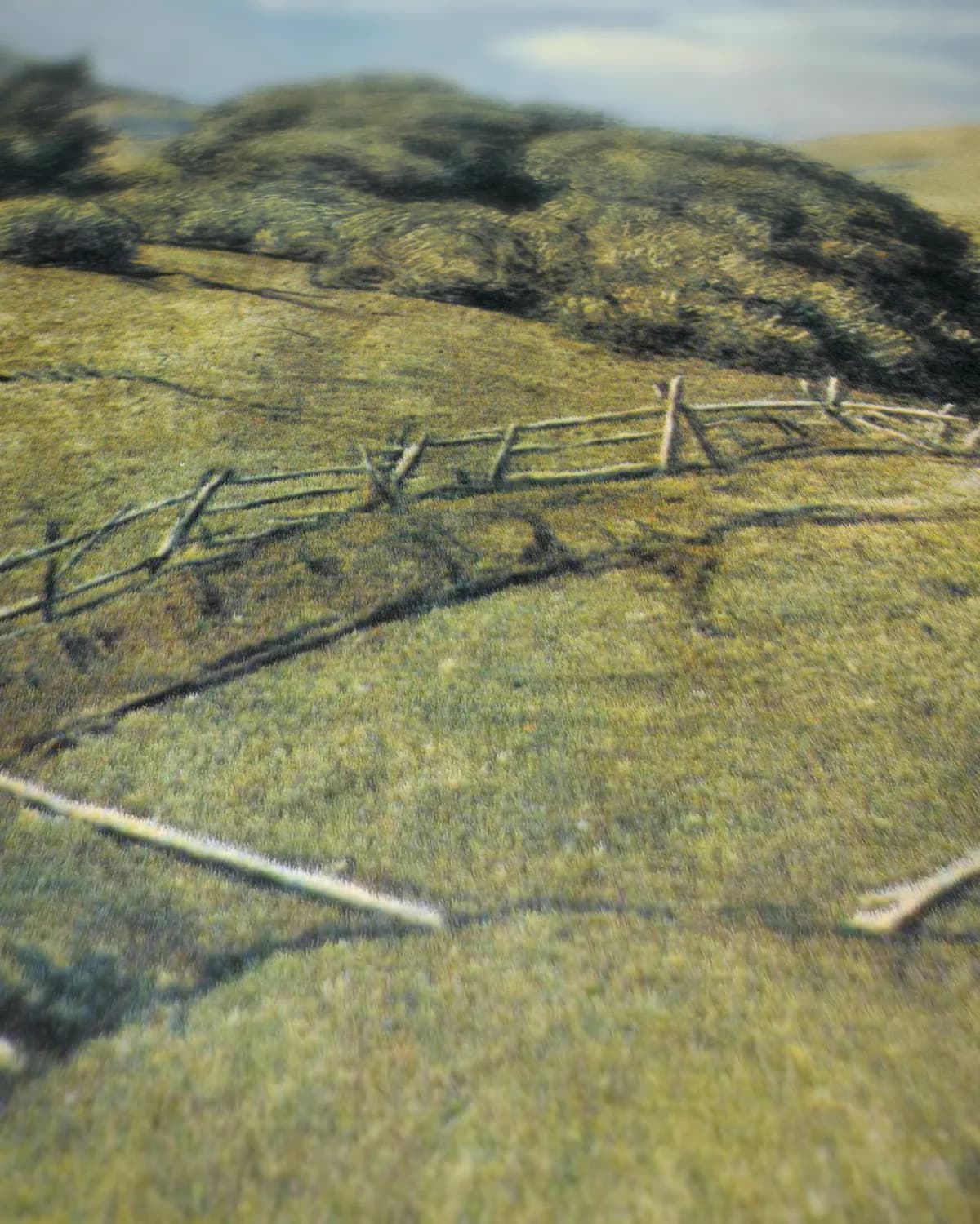 Berglandschap met kabbelende beek op geweven fluweel, uitsnede 1 van 3