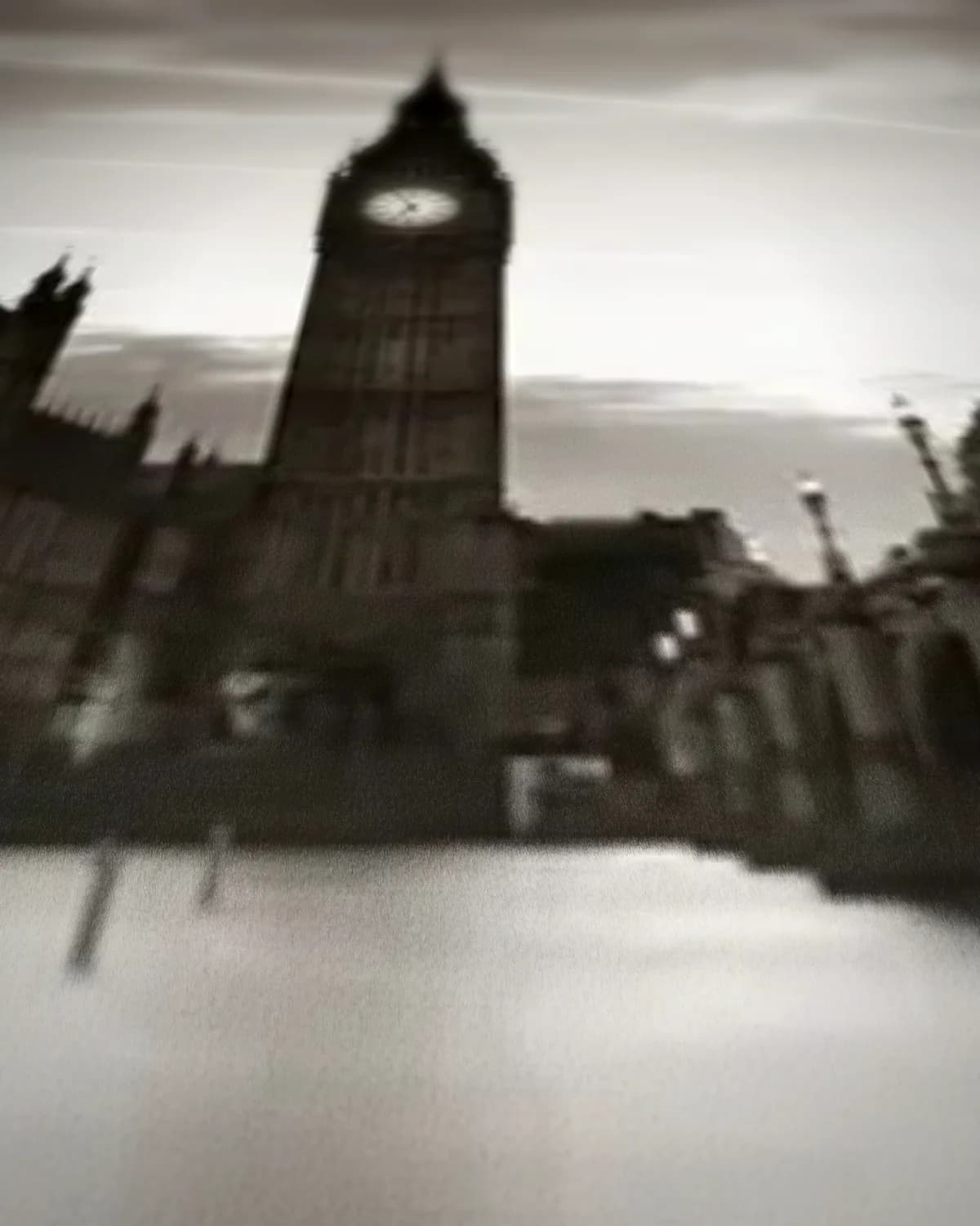 Big ben zwart-wit op geweven fluweel, uitsnede 3 van 3