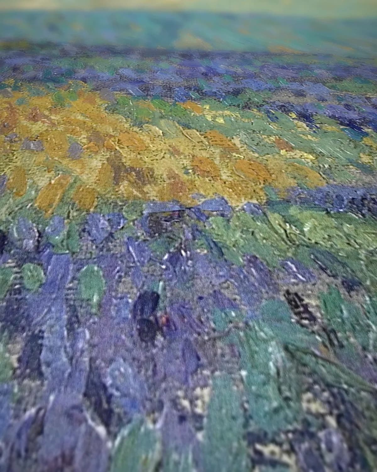 Blauwe bloemen op geweven fluweel, uitsnede 1 van 3