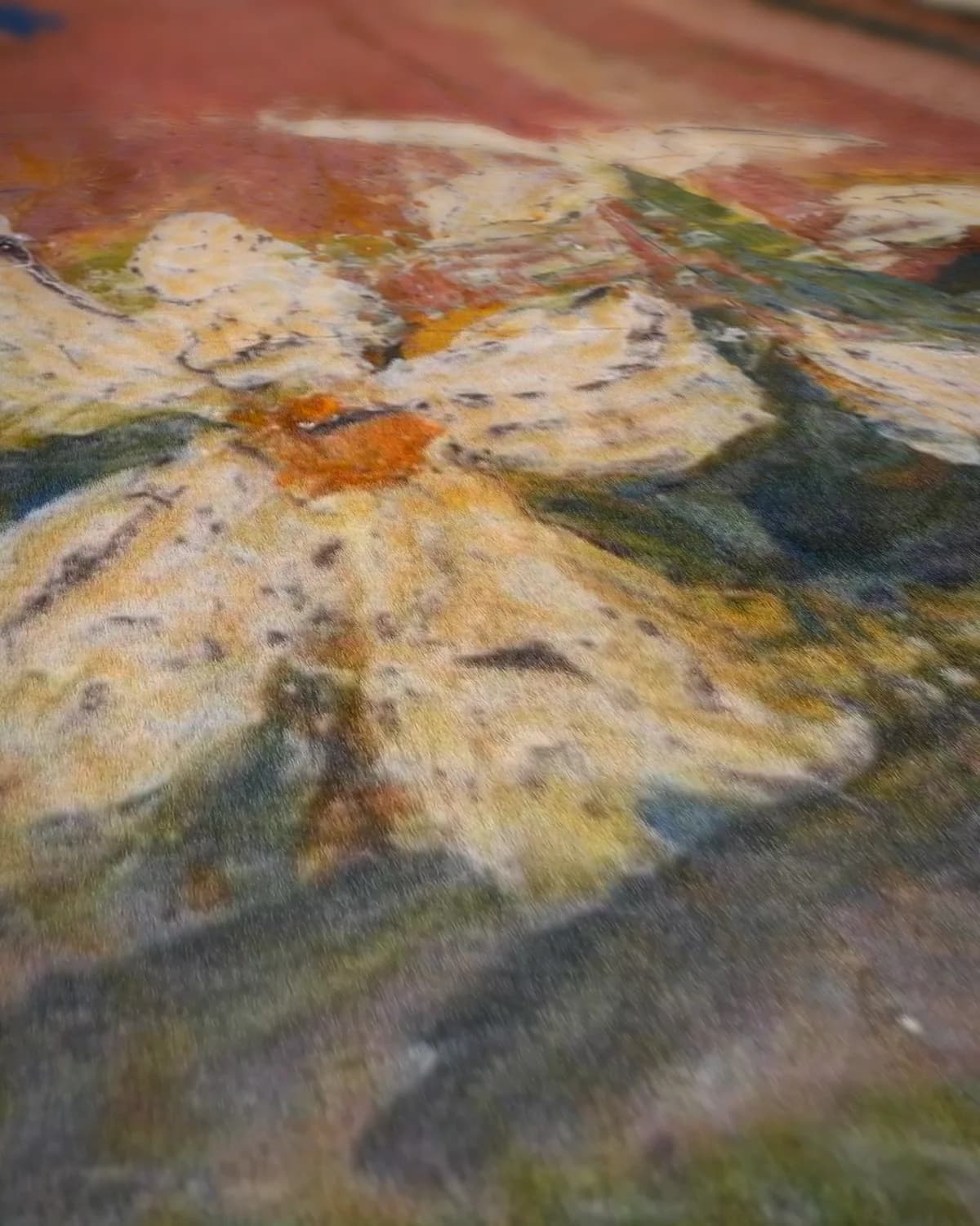 Bloemen schikken op geweven fluweel, uitsnede 2 van 3