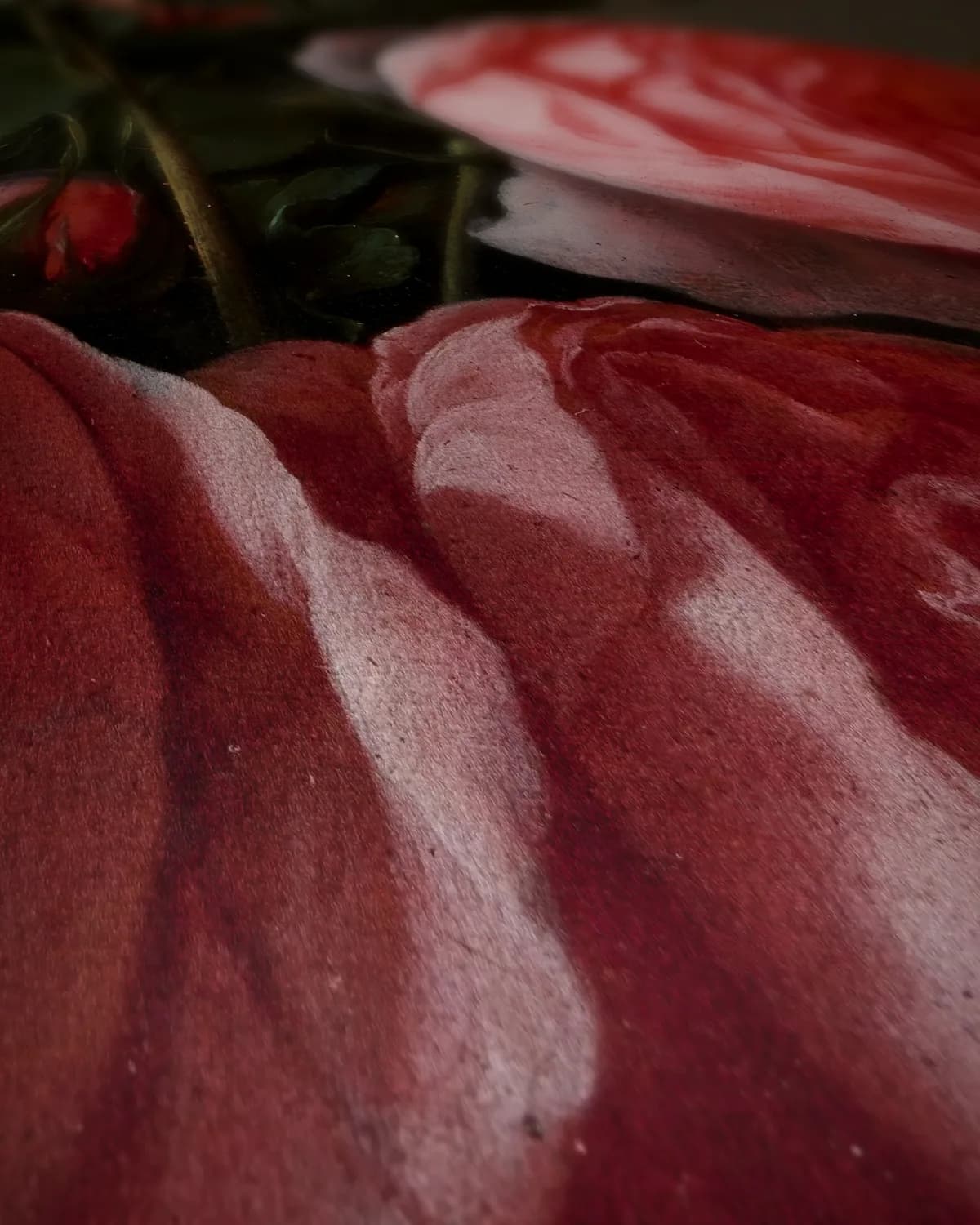 Bloemenstilleven in een glazen vaas op geweven fluweel, uitsnede 2 van 3