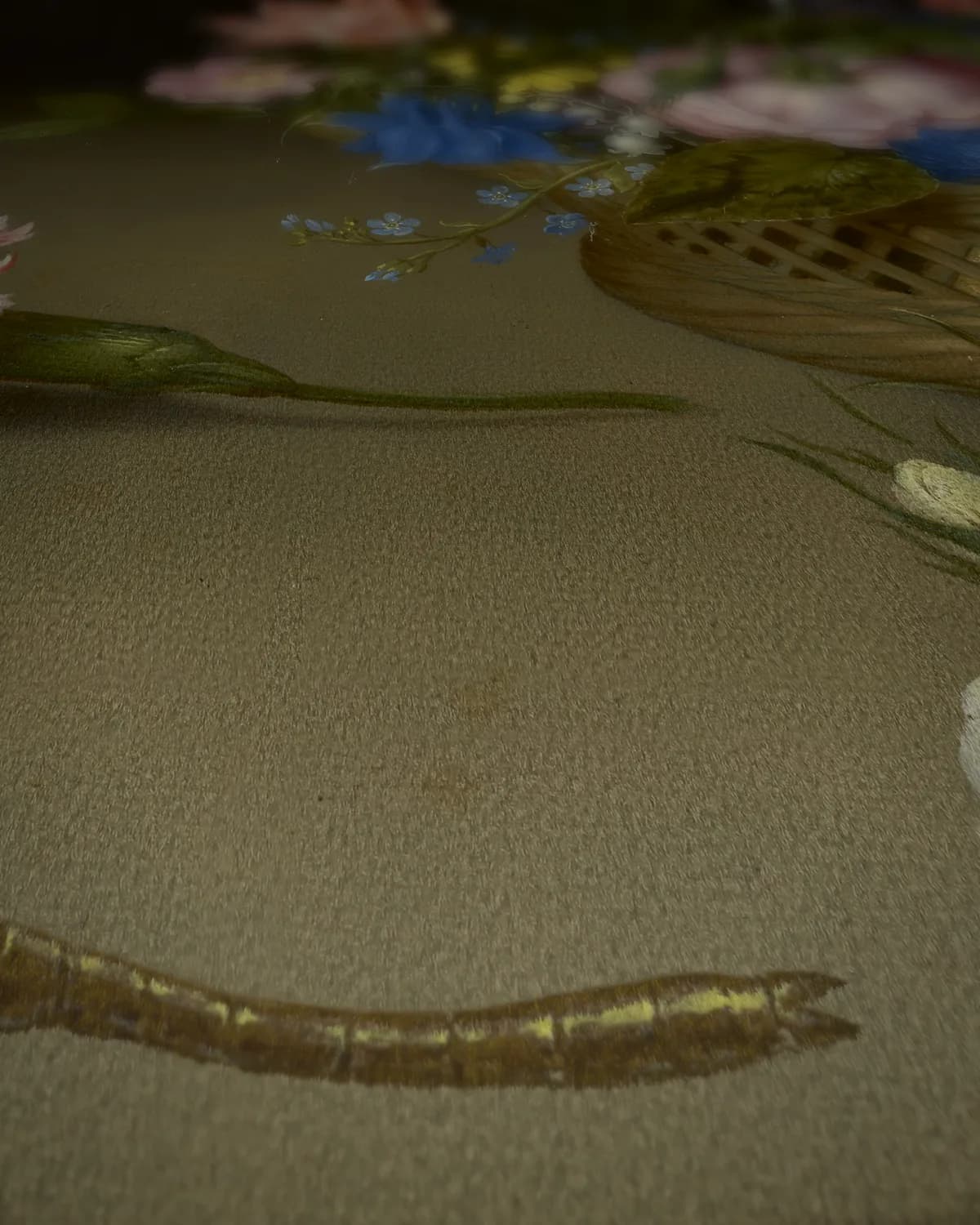 Boeket bloemen op geweven fluweel, uitsnede 1 van 3