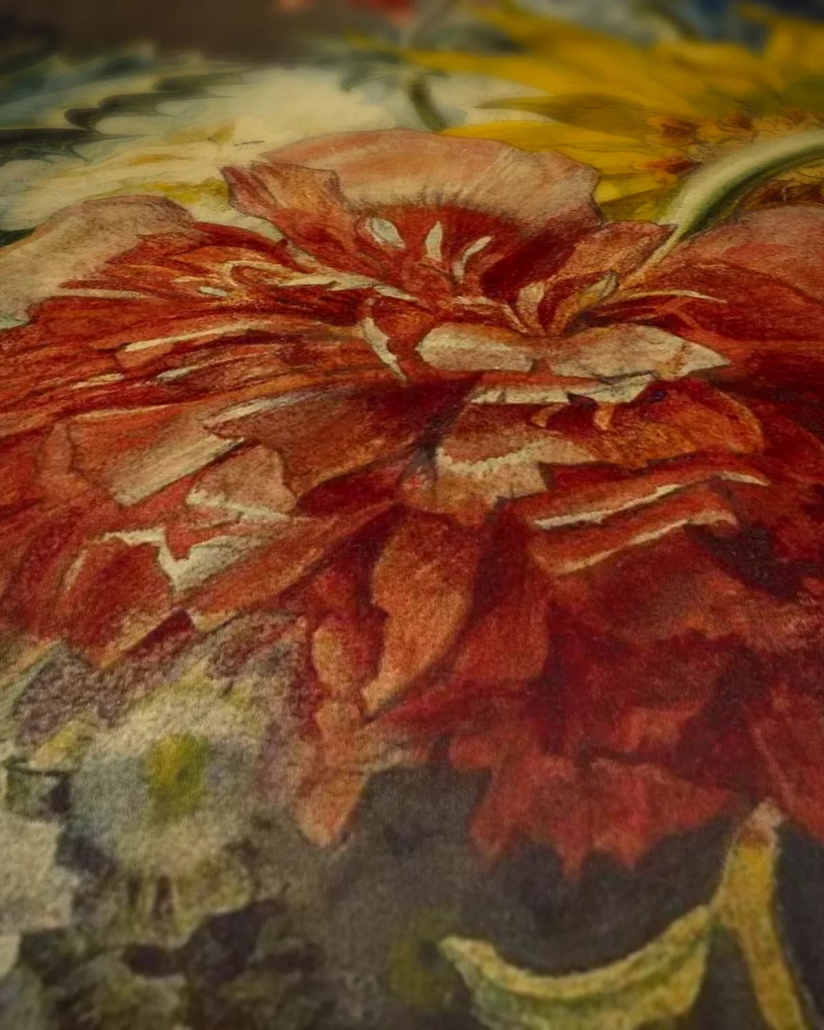 Boeket van bloemen in een vaas op geweven fluweel, uitsnede 3 van 3