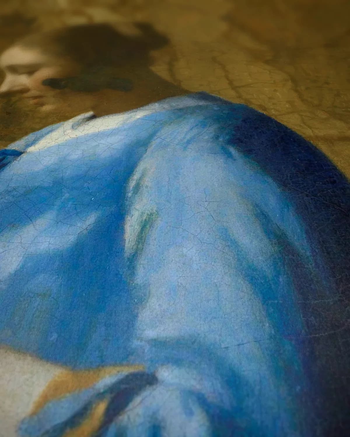 Brieflezende Vrouw in het Blauw op geweven fluweel, uitsnede 3 van 3