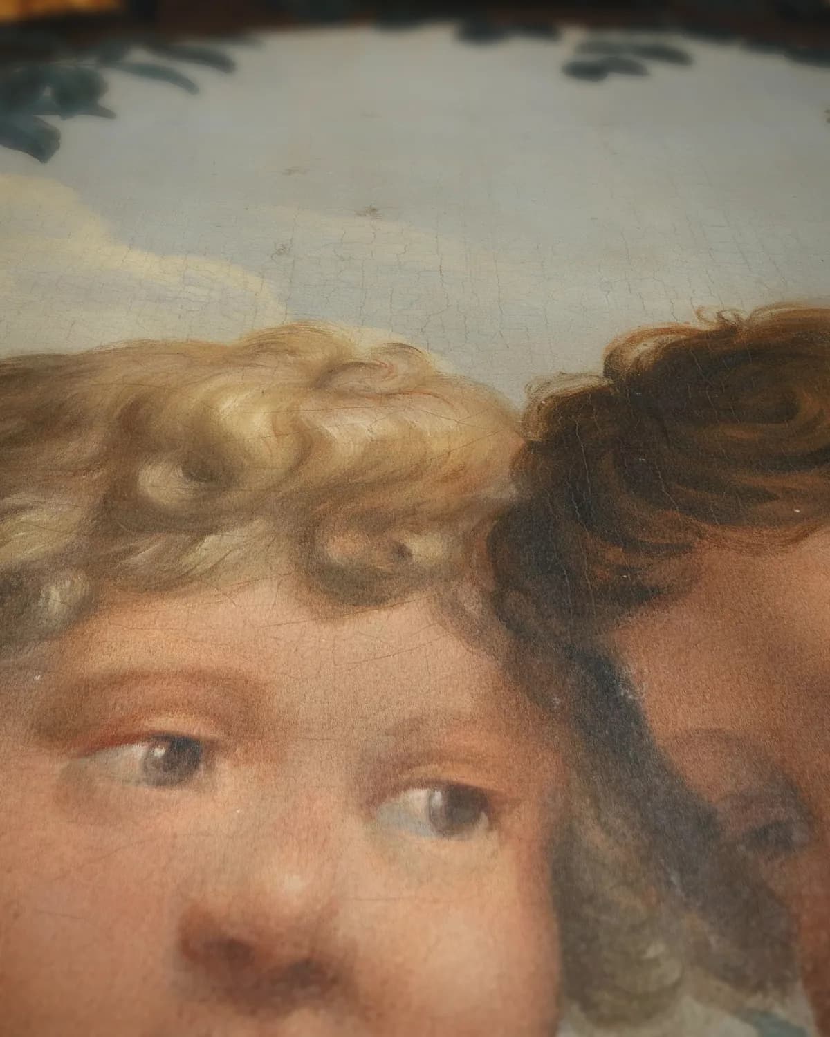 Christelijke allegorie met twee kinderen die elk een karaf vasthouden op geweven fluweel, uitsnede 3 van 3