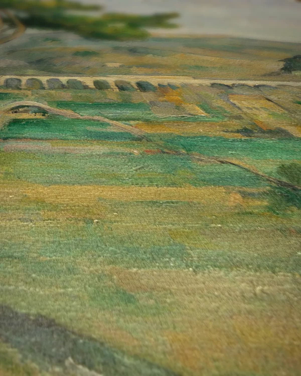 De berg Sainte-Victoire en het viaduct van de Arc-vallei op geweven fluweel, uitsnede 2 van 3